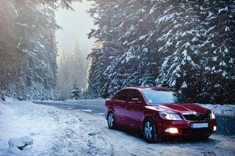 10 Things You Should Never Leave in Your Car at Winter