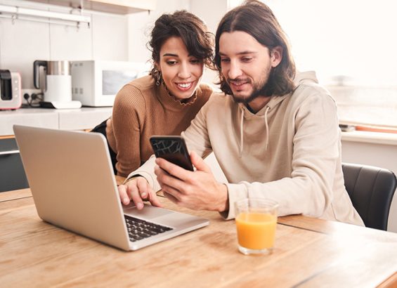 Couple checking deal in front of laptop | CarMoney.co.uk